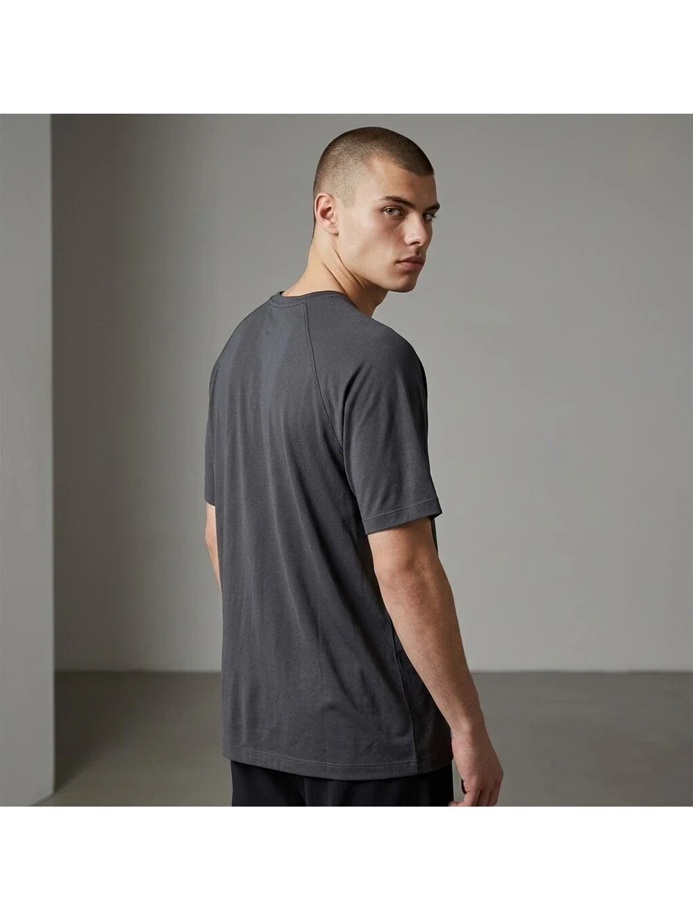 New All In Motion T-Shirt Men M Medium Black Short Sleeve Crew Neck Casual